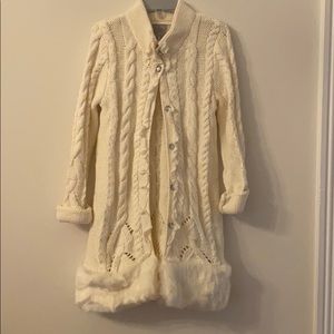 Tahari beige sweater size 5-6